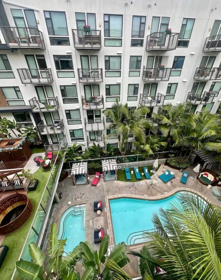 Stylish Downtown Views & Amenities Apartamento